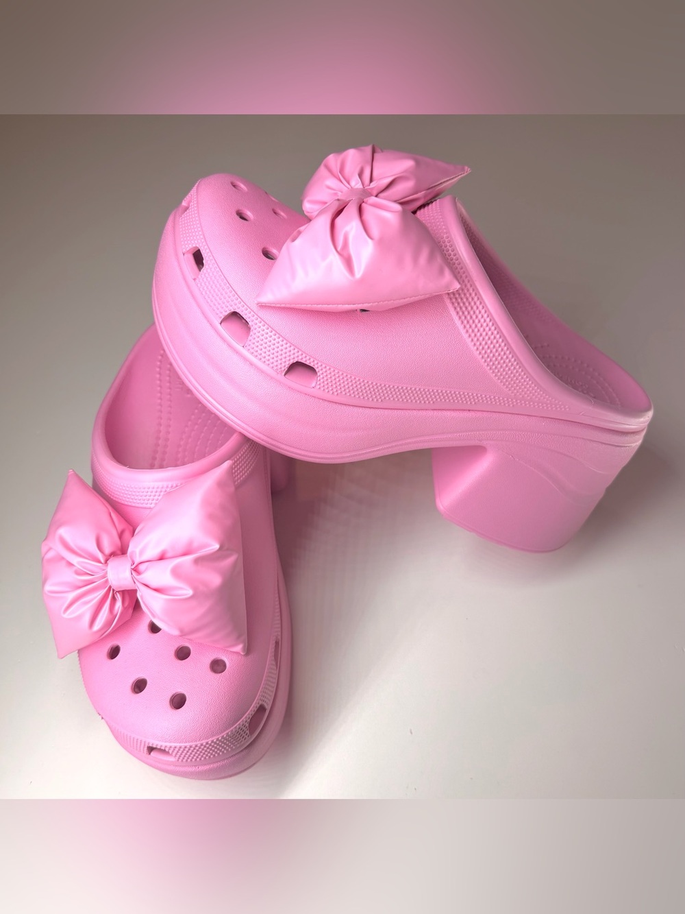 Crocs Women’s Pink Siren Bow Clog Size- 10